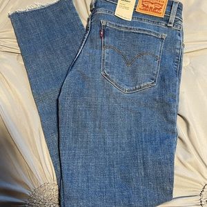 711 Skinny Levi Jeans